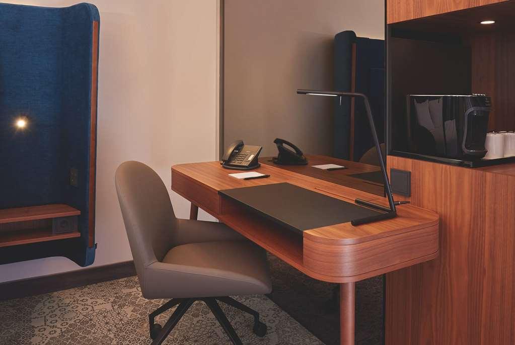 Hyperion Hotel Muenchen Номер фото A typical hotel room with a computer, telephone, and television