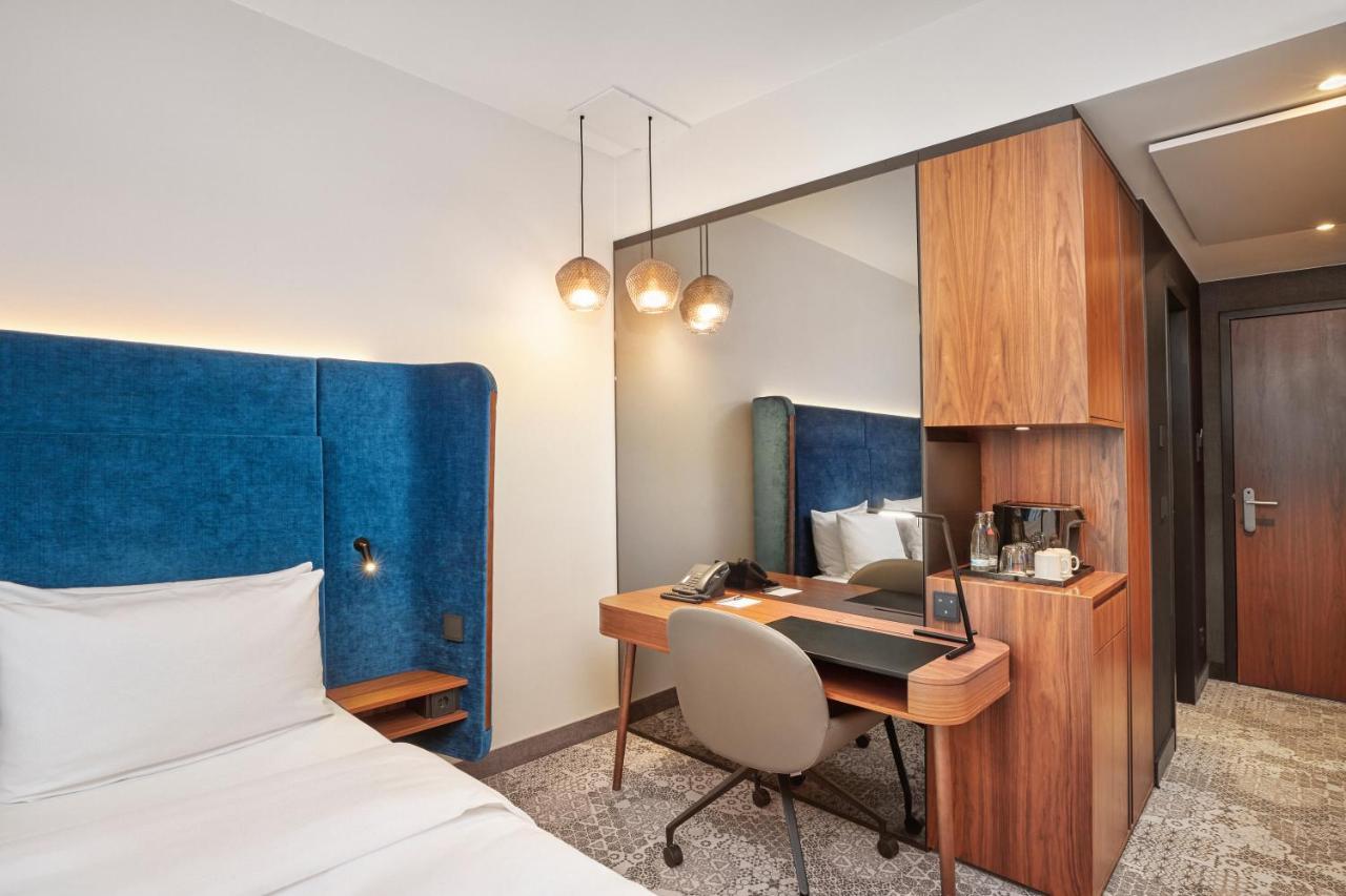 Hyperion Hotel Muenchen Экстерьер фото A room at the hotel