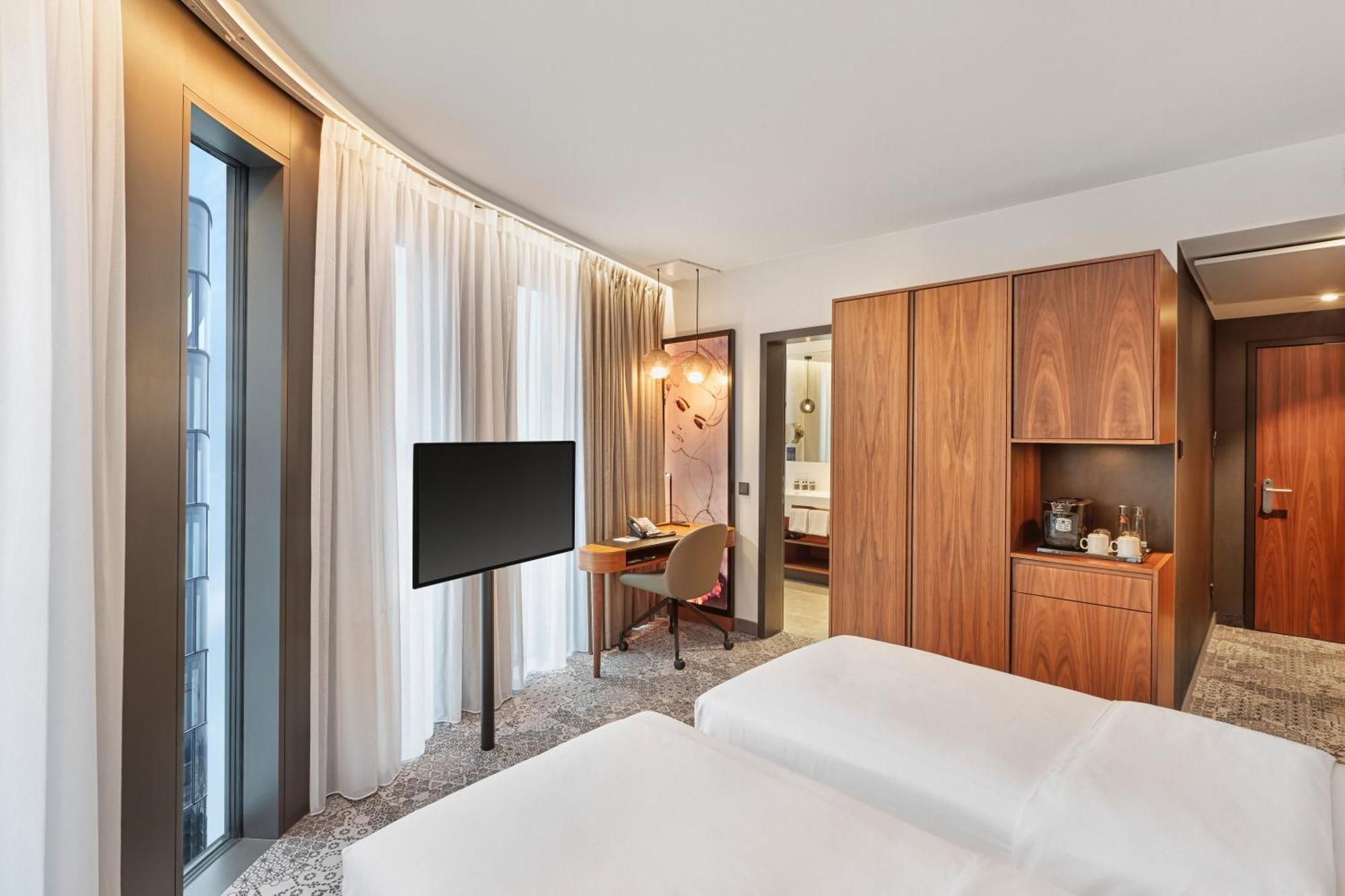 Hyperion Hotel Muenchen Экстерьер фото A room at the hotel