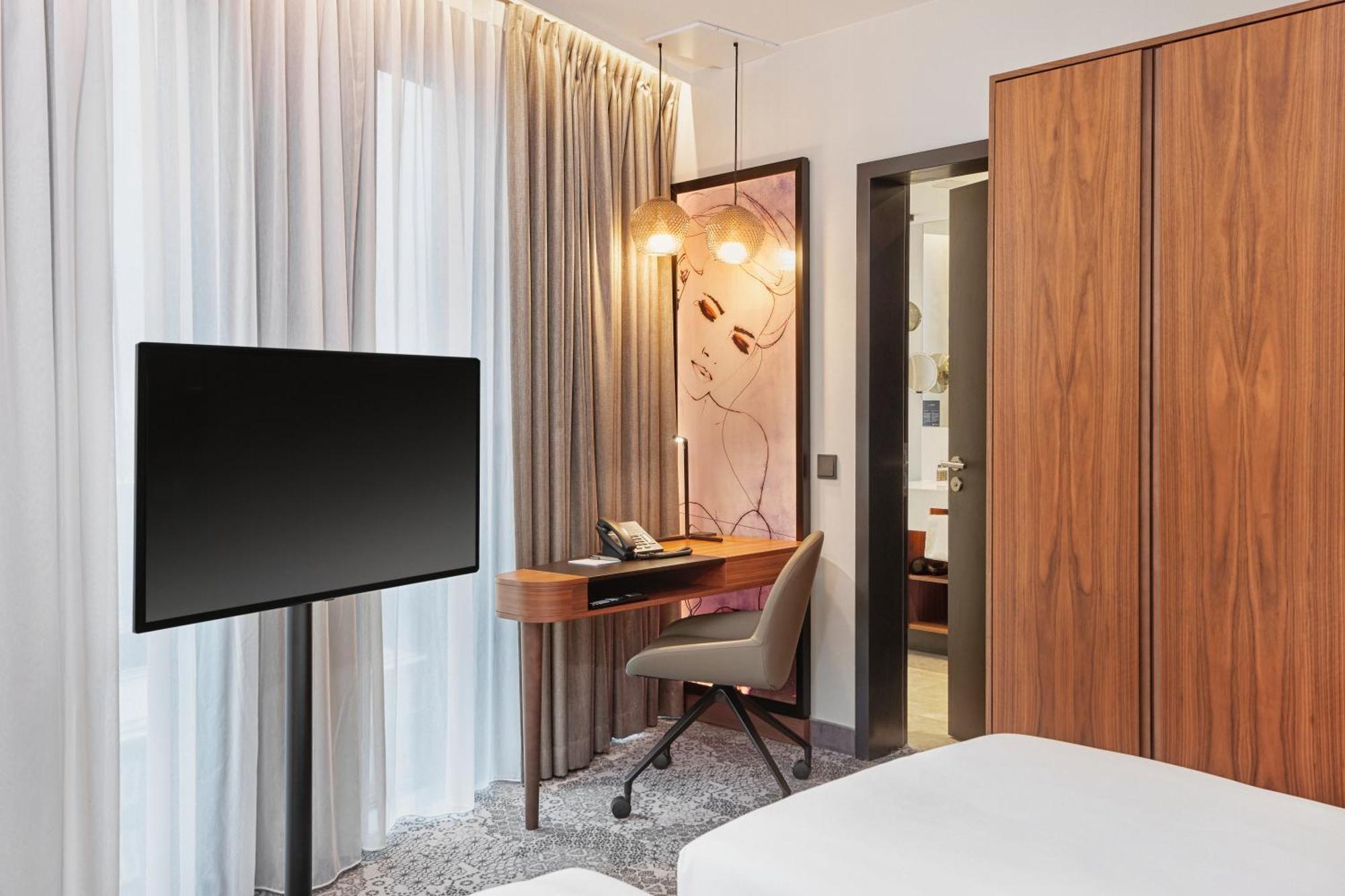 Hyperion Hotel Muenchen Экстерьер фото A room at the hotel