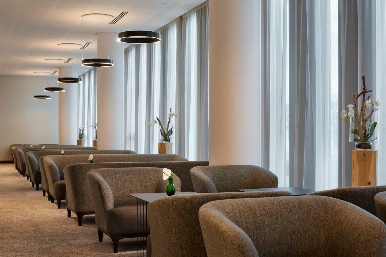 Hyperion Hotel Muenchen Экстерьер фото The lounge at the airport