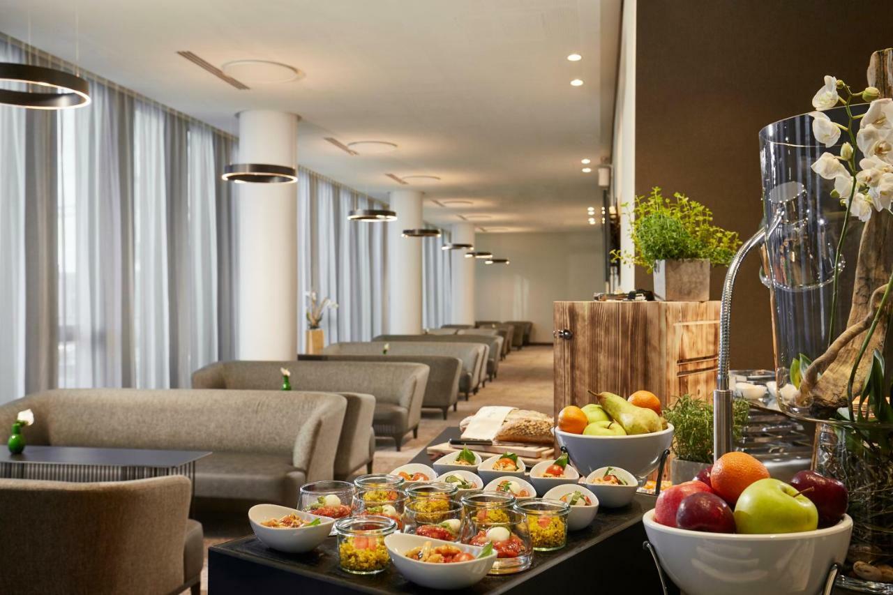 Hyperion Hotel Muenchen Экстерьер фото The lounge at the airport