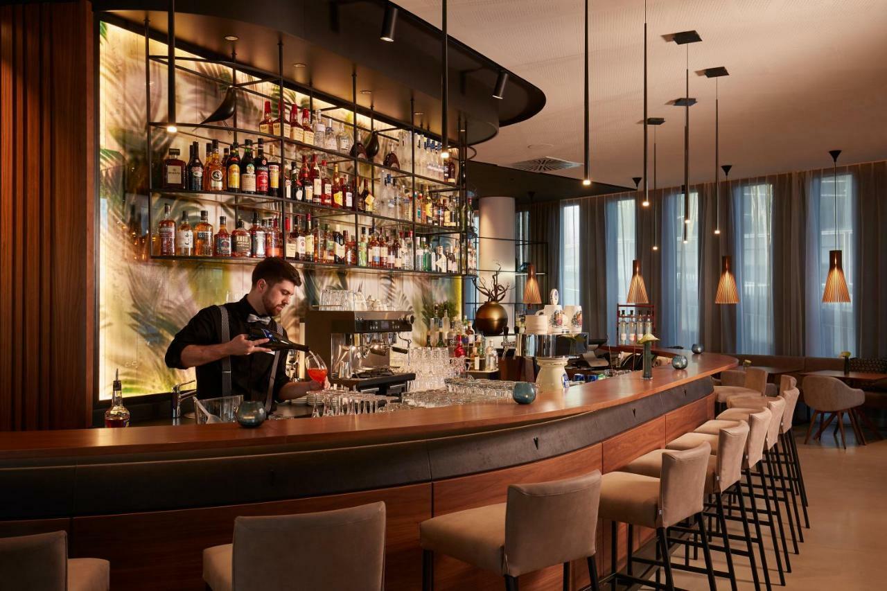 Hyperion Hotel Muenchen Экстерьер фото The bar at the restaurant